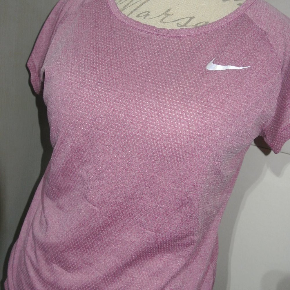 Nike Dri Fit Open Back Short Sleeve Purple Lightweight Workout Top Medium Jersey